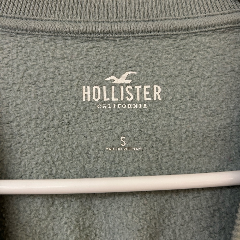 Hollister Be Kind to Others Graphic Sweatshirt - Picture 5 of 6